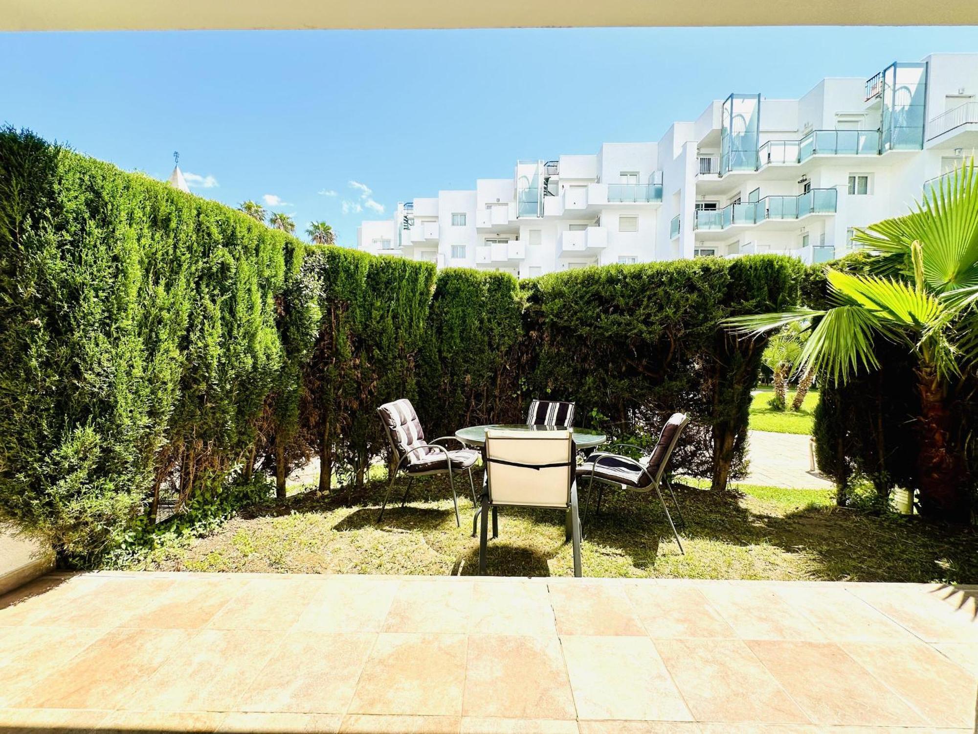 Espacioso En Zona Tranquila Con Piscina Salada Abierta Todo El Ano Y Wifi Gratuito - Es-258-107